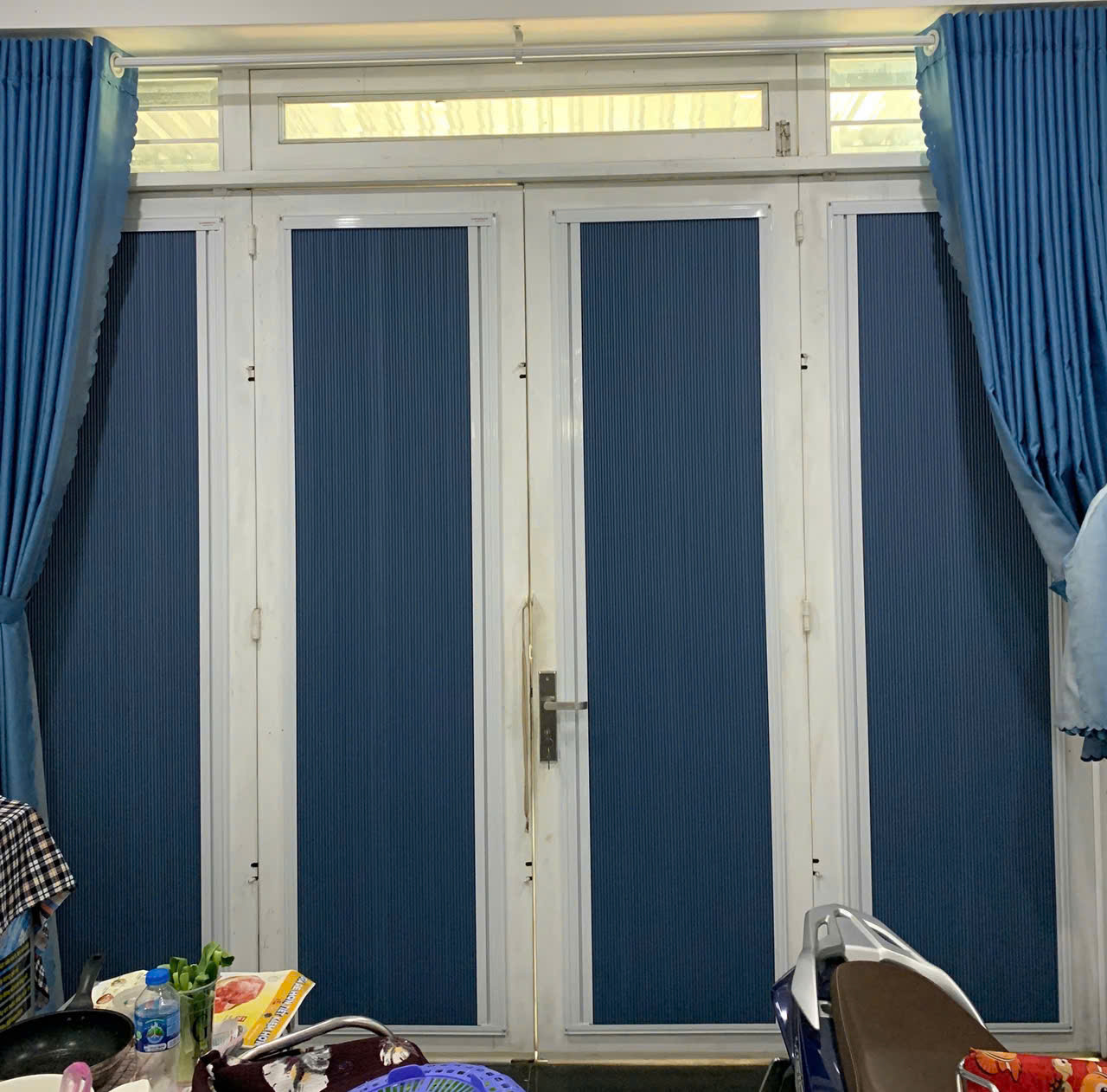 Rèm tổ ong trên kính 01